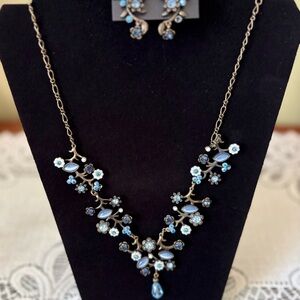 Elegant Blue Floral Necklace and Earring Set